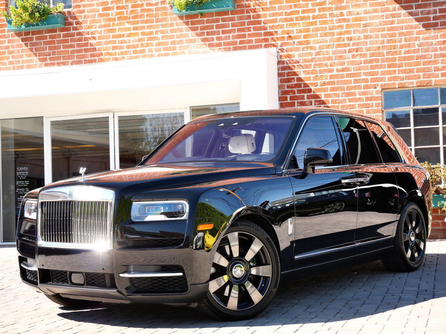 Certified 2022 Rolls-Royce Cullinan w/ Technology Package AWD/4WD image 1