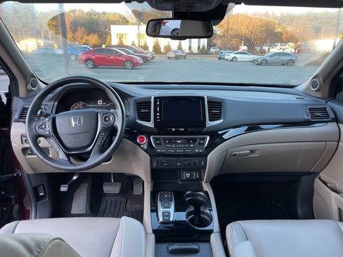Certified 2017 Honda Pilot Touring image 12