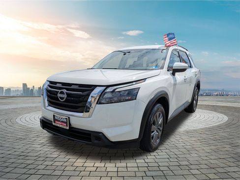 Certified 2024 Nissan Pathfinder SV FWD image 9