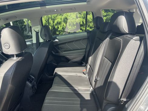 Certified 2023 Volkswagen Tiguan SE w/ Panoramic Sunroof Package FWD image 28