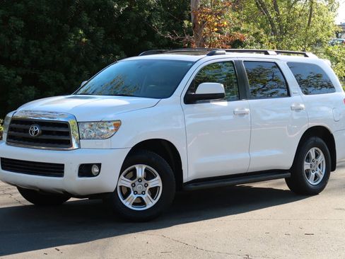 Used 2014 Toyota Sequoia SR5 image 2