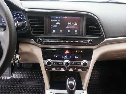 Used 2020 Hyundai Elantra SEL FWD image 18
