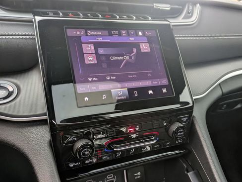 New 2025 Jeep Grand Cherokee L Altitude image 19