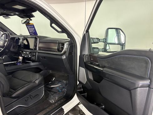 Used 2026 Ford F450 Platinum w/ FX4 Off-Road Package AWD/4WD image 37