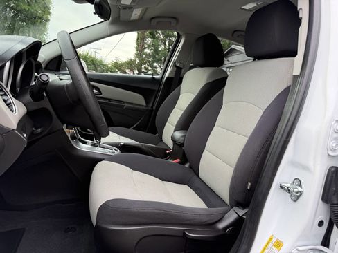 Used 2015 Chevrolet Cruze LS FWD image 9