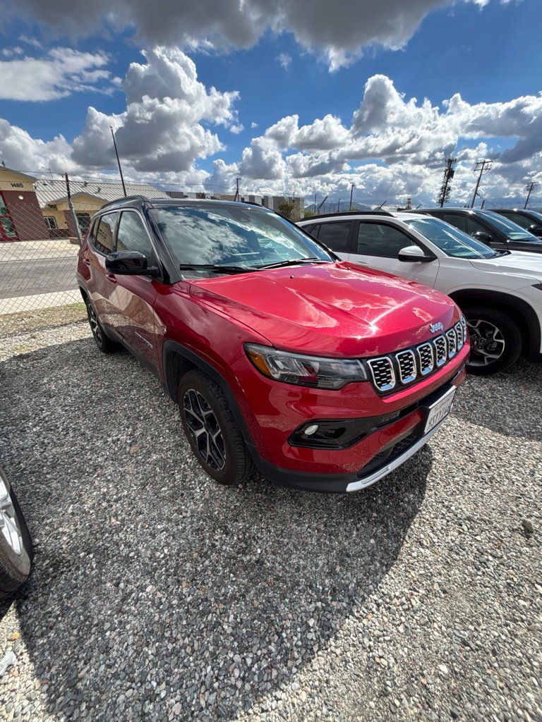 Used 2025 Jeep Compass Limited AWD/4WD image 3