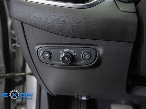 Used 2021 Chevrolet Equinox Premier AWD/4WD image 13