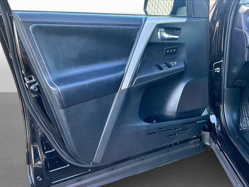 Used 2015 Toyota RAV4 Limited image 17