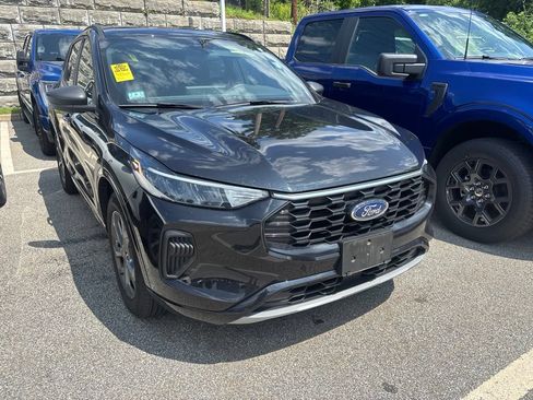 Used 2024 Ford Escape ST-Line w/ Tech Pack #1 AWD/4WD image 2