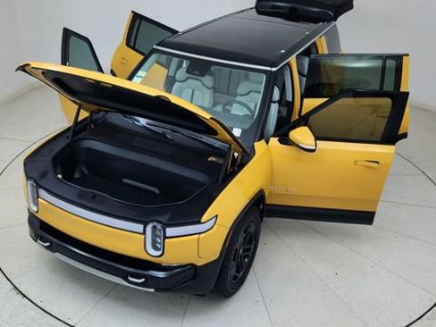 Used 2024 Rivian R1S Adventure image 87