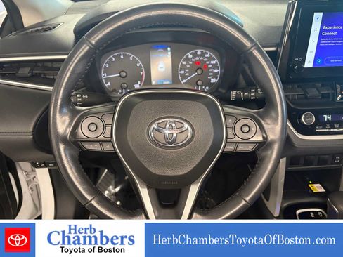 Used 2023 Toyota Corolla Cross LE w/ Moonroof Package AWD/4WD image 18