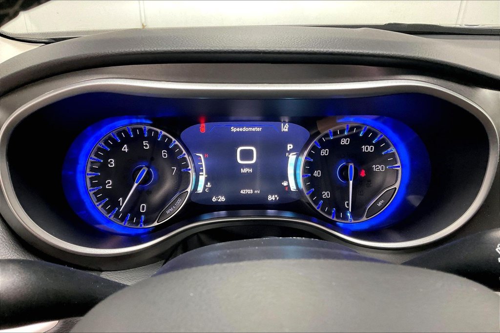 Used 2024 Chrysler Pacifica Touring-L FWD image 26