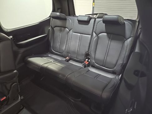 Used 2022 Jeep Wagoneer Series III w/ Premium Group I image 17