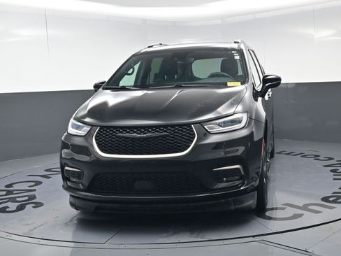 Used 2022 Chrysler Pacifica Touring-L w/ S Appearance Package image 13