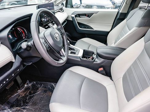 Used 2023 Toyota RAV4 XLE Premium image 5