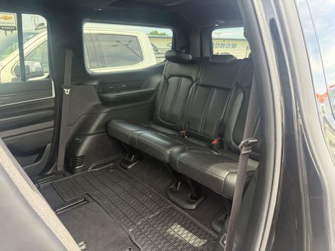 Used 2022 Jeep Wagoneer Series II w/ Premium Group I AWD/4WD image 12
