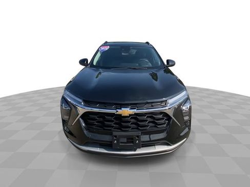 Used 2025 Chevrolet Trax LT w/ LT Convenience Package FWD image 5