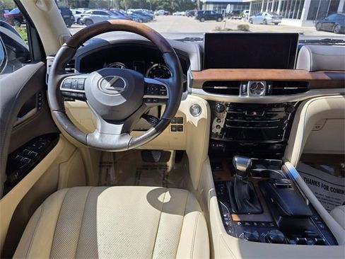 Used 2020 Lexus LX 570 4WD w/ Luxury Package image 9