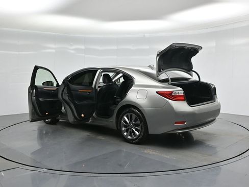 Used 2015 Lexus ES 300h w/ Navigation System Package image 34