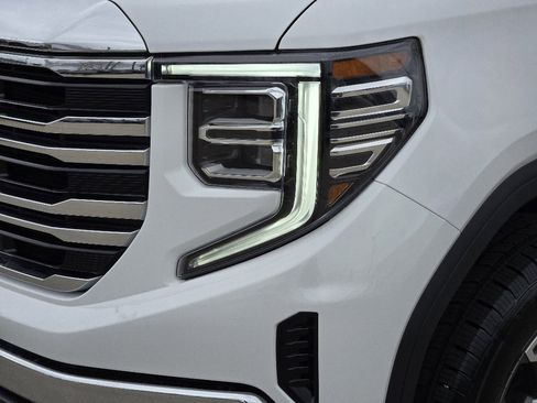 Used 2025 GMC Sierra 1500 SLT image 15