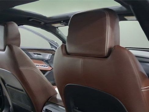 Used 2018 Jaguar XF R-Sport image 16