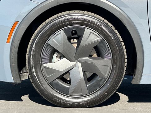 Certified 2024 Toyota Prius LE FWD image 25