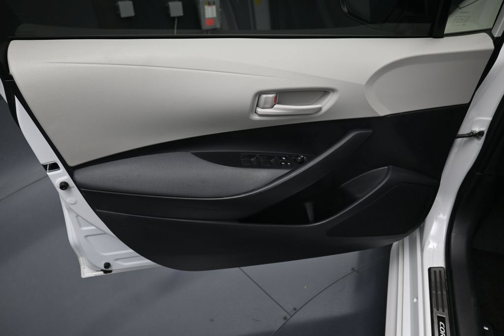 Used 2024 Toyota Corolla LE w/ LE Convenience Package FWD image 10