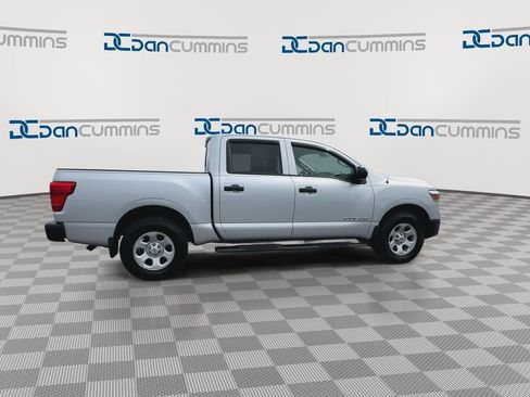 Used 2019 Nissan Titan S image 9