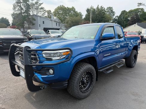 Used 2016 Toyota Tacoma SR5 w/ Towing Package AWD/4WD image 2