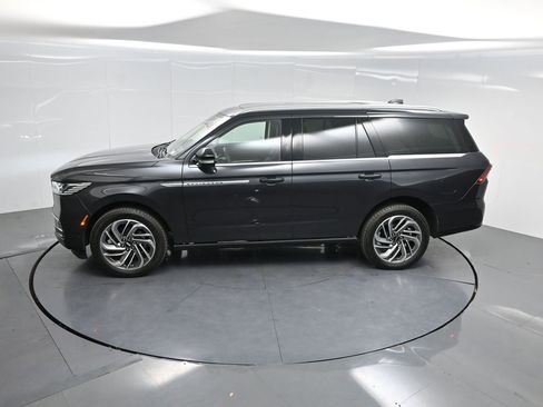 Used 2025 Lincoln Navigator Reserve AWD/4WD image 64