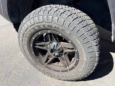 Used 2019 Toyota Tacoma TRD Sport w/ Technology Package image 6