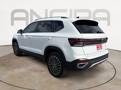 Used 2025 Volkswagen Taos SE image 8