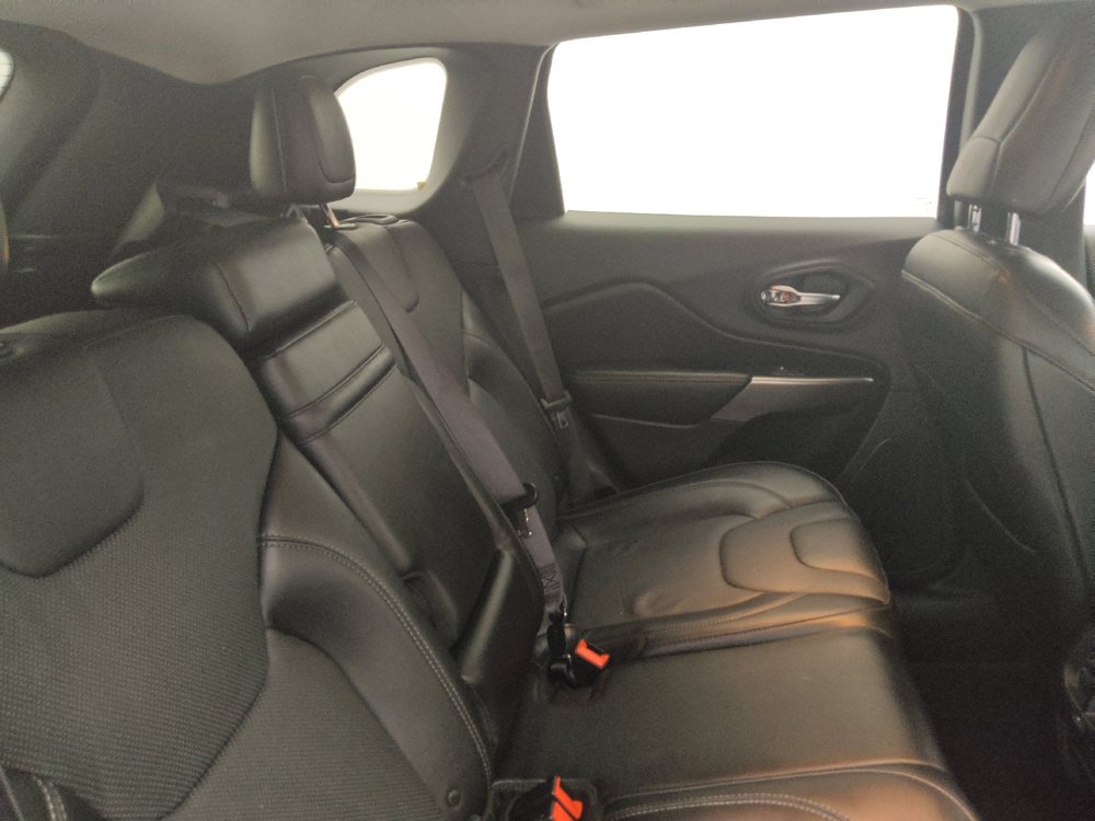 Used 2019 Jeep Cherokee Limited AWD/4WD image 19