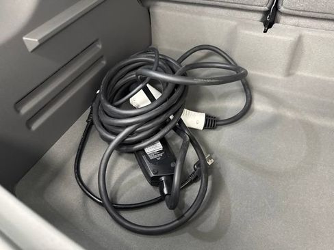 Used 2023 Chevrolet Bolt EUV Premier FWD image 26