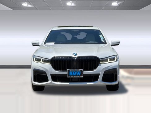 Certified 2022 BMW 750i xDrive w/ Executive Package AWD/4WD image 5
