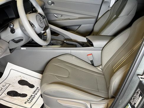 Used 2025 Hyundai Elantra Sport image 19