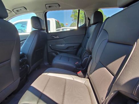 Used 2023 GMC Acadia SLT FWD image 5