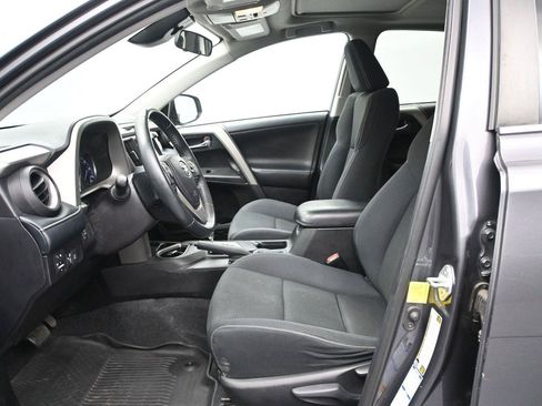Used 2018 Toyota RAV4 XLE w/ Plus Extra Value Package AWD/4WD image 7