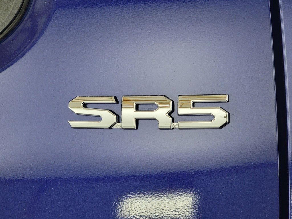 Used 2025 Toyota Tacoma SR5 AWD/4WD image 9