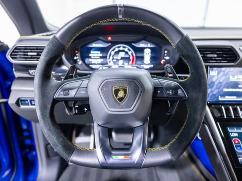 Used 2022 Lamborghini Urus image 38