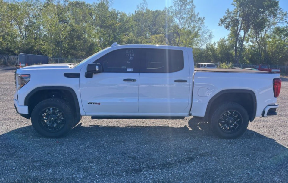 Used 2023 GMC Sierra 1500 AT4 w/ Technology Package AWD/4WD image 3