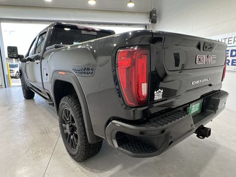 Used 2021 GMC Sierra 2500 Denali w/ Denali Black Diamond Edition AWD/4WD image 6