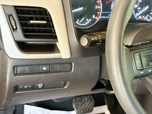 Used 2023 Nissan Rogue SV AWD/4WD image 11