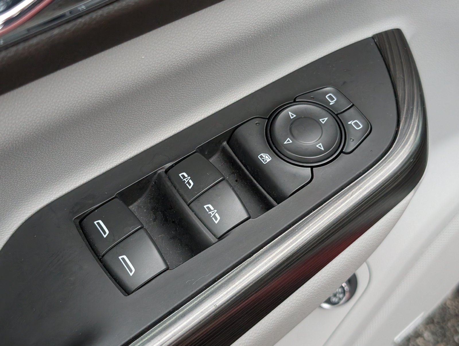 Used 2023 GMC Acadia SLT FWD image 16