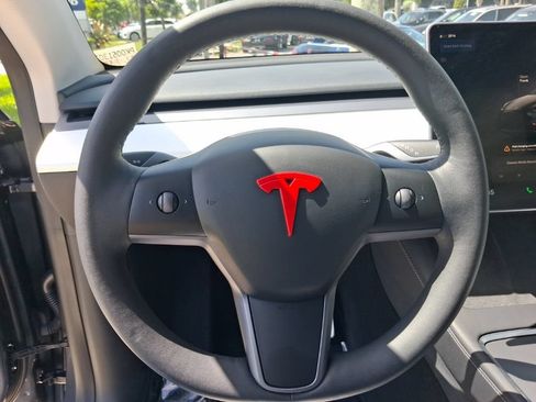 Used 2022 Tesla Model Y Performance AWD/4WD image 17