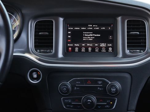 Used 2020 Dodge Charger SXT RWD image 5
