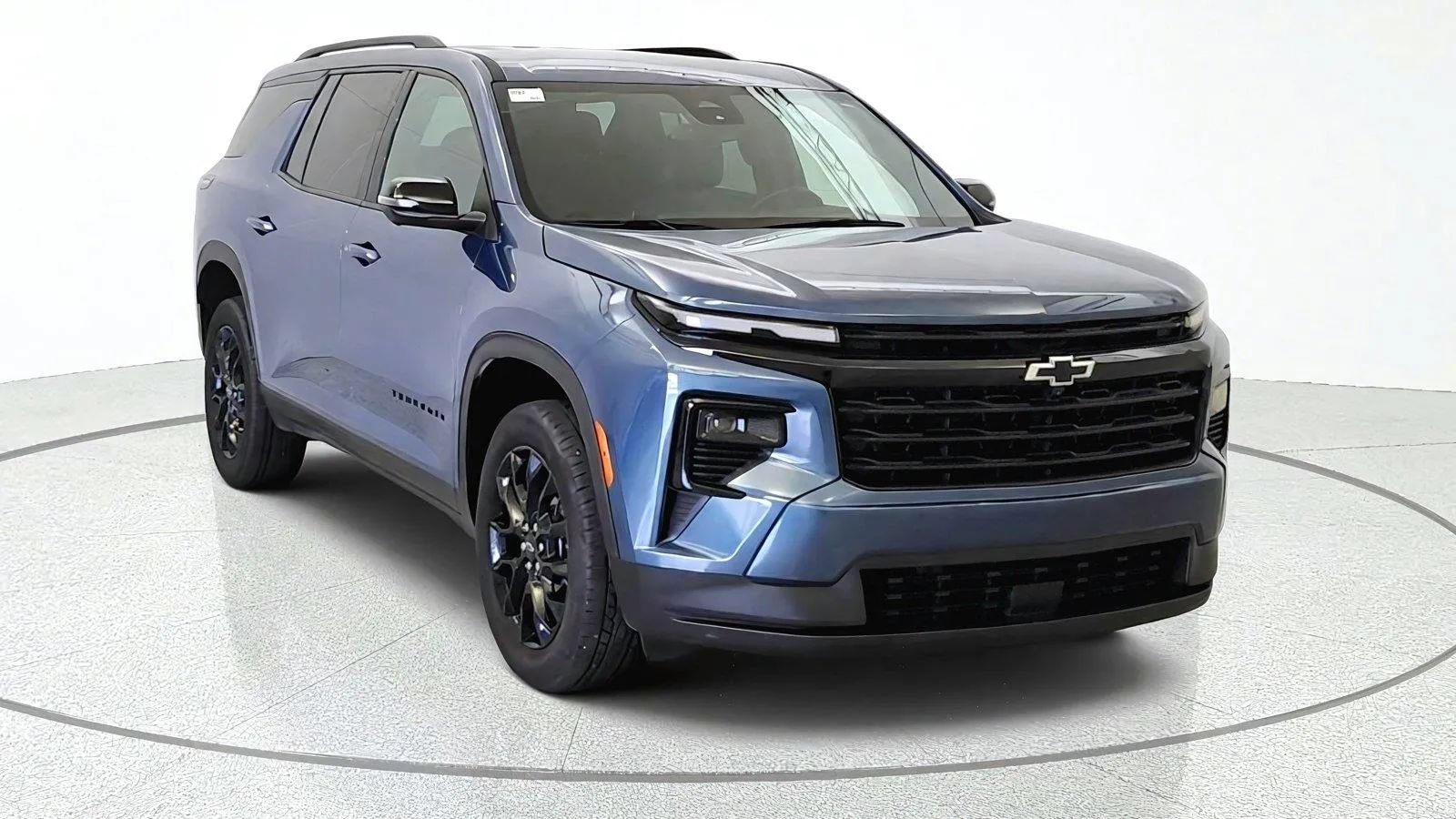 Used 2025 Chevrolet Traverse LT w/ Midnight/Sport Edition AWD/4WD image 2