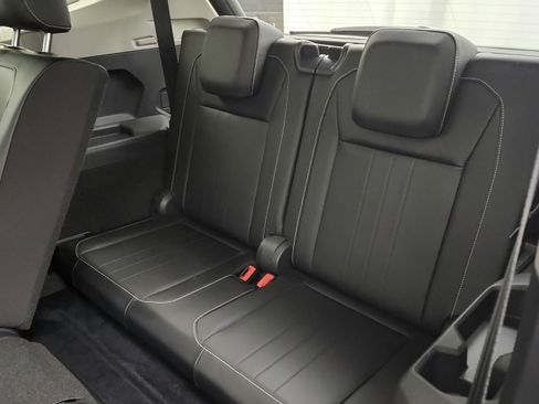 Used 2022 Volkswagen Tiguan SE w/ Panoramic Sunroof Package FWD image 26