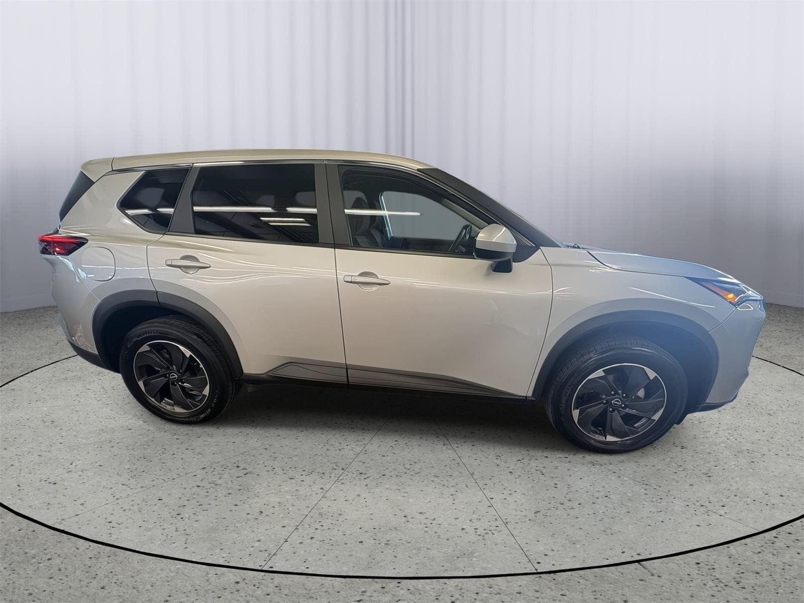 Used 2024 Nissan Rogue SV AWD/4WD image 9