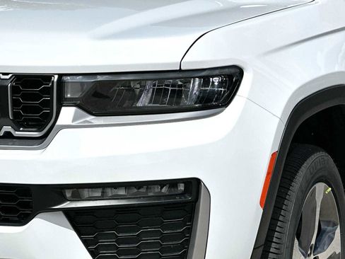 New 2026 Jeep Grand Cherokee Limited image 16
